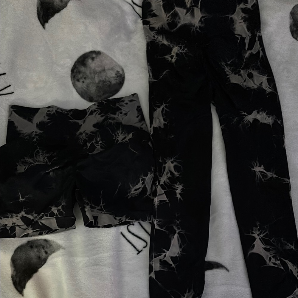 Black and Gray Tie-Dye Leggings and Shorts Set